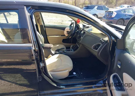 2013 Chrysler 200 Lx z USA, uszkodzony, nr VIN 1C3CCBAB0DN640321